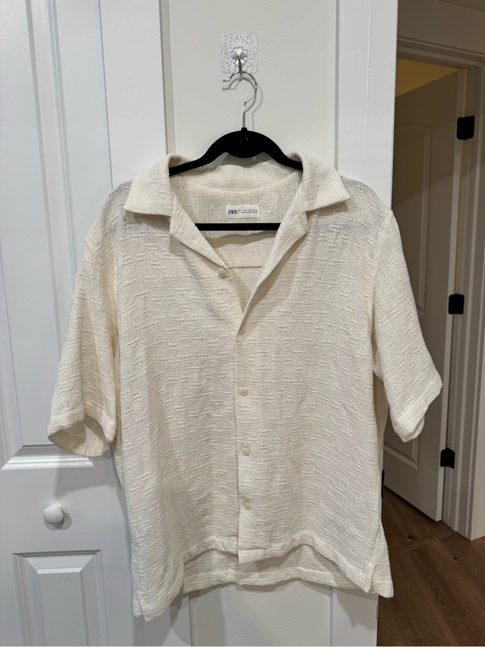 Zara Men’s Off-White Textured Short-Sleeve Button-Down Shirt